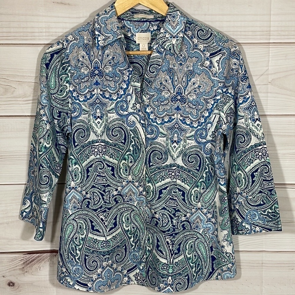 Chico’s Blue & White Paisley No-Iron Top Chico’s Size 0/Small